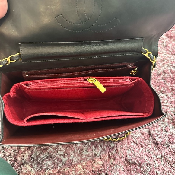 ⭐️RARE CONDITION⭐️ Chanel Medium Classic Flap in Black Quilted Lambskin 24k GHW - Picture 10 of 15